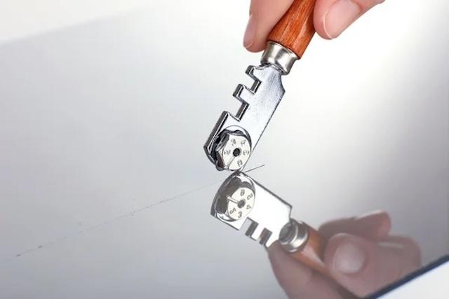 Glass cutter