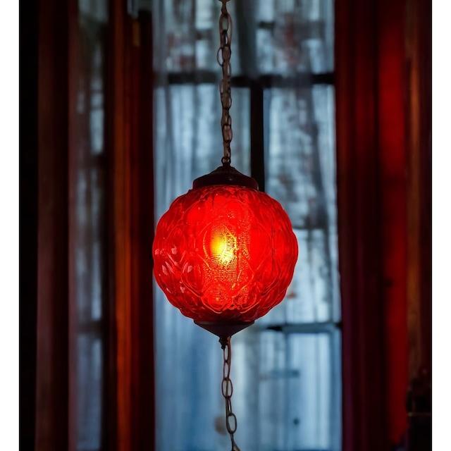 With its distinct amber glow and elegant chain, this was more than just a light—it was a centerpiece of homes in the 70s