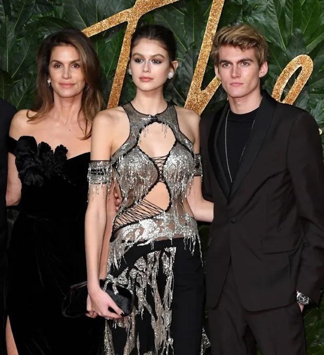 Cindy and her children, both are top-tier supermodels today