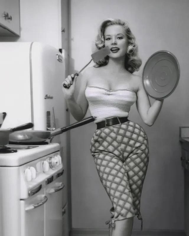 Betty Brosmer remains a legendary figure in both modeling and fitness