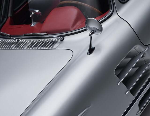 A close-up of the elegant details on the side of the 300 SLR Uhlenhaut Coupé, highlighting its aerodynamic contours and side vents.