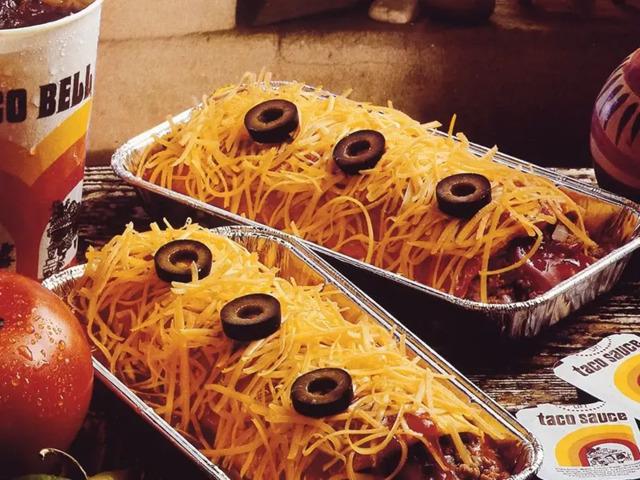 In the late 1960s, Taco Bell introduced its popular “enchiritos”—a creative fusion of a burrito and an enchilada, delighting customers with a new take on Mexican food.