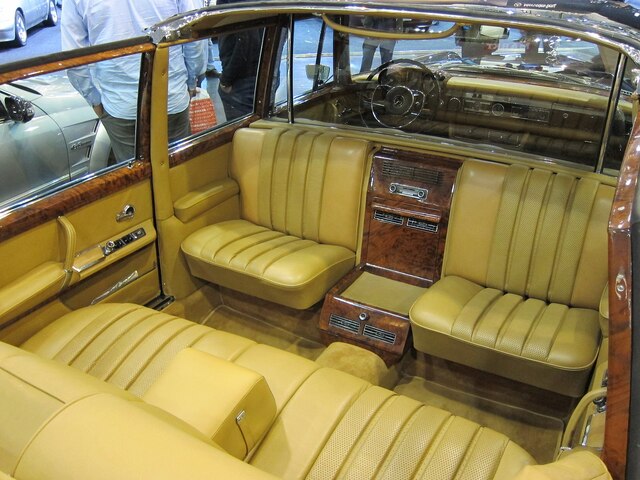 The rear seating area of the Mercedes 600 Landaulet – Where comfort and style converge for ultimate relaxation.