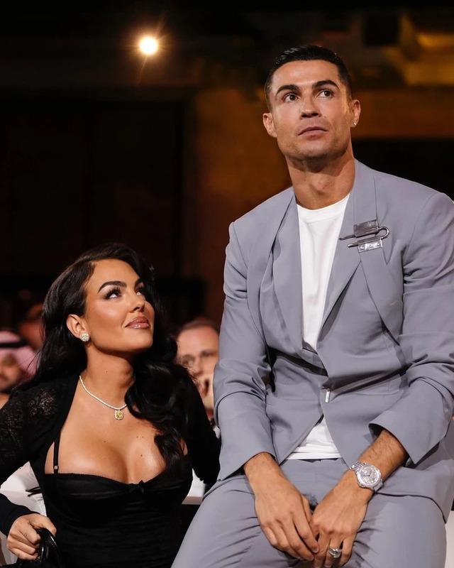 A romantic moment between Cristiano and Georgina at an event.