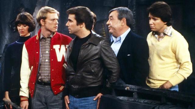 From left to right: Lynda Goodfriend, Ron Howard, Henry Winkler, Tom Bosley, and Anson Williams—iconic faces from Happy Days.