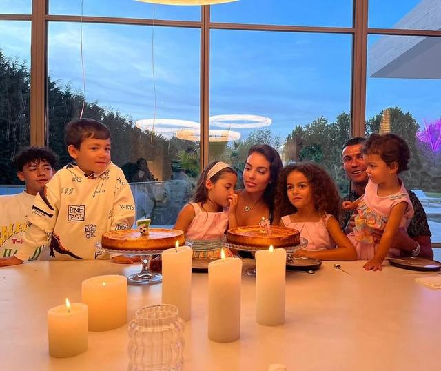 Ronaldo and Georgina enjoy a family celebration with their children.