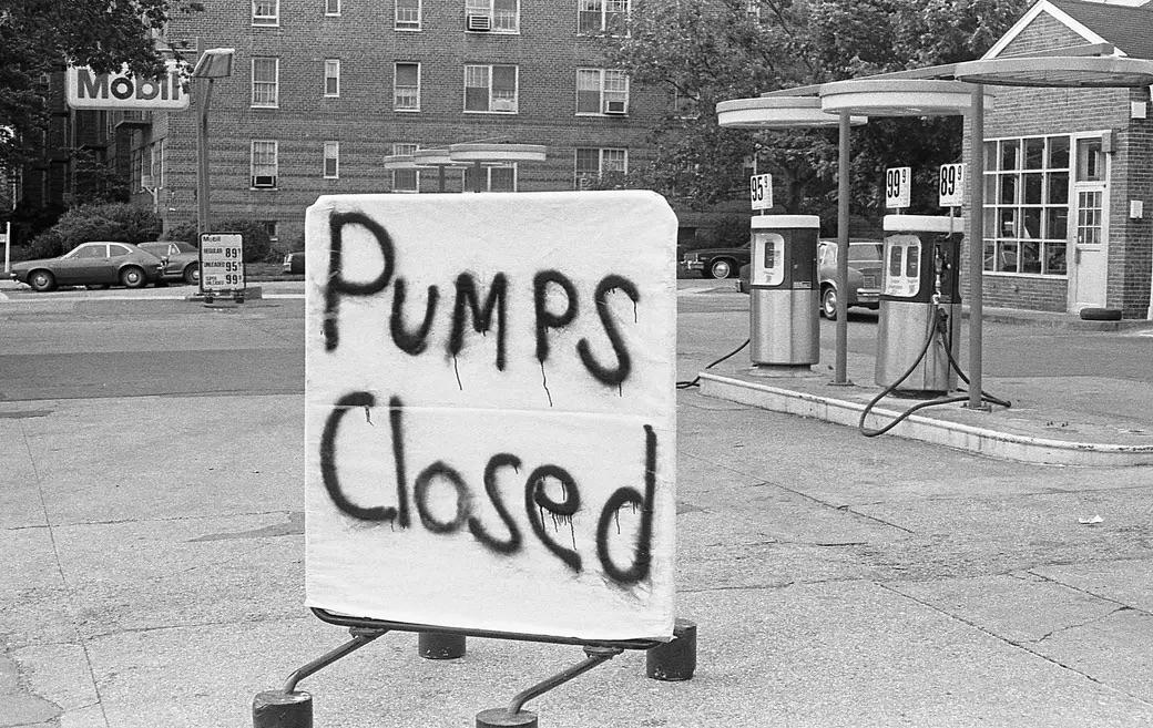 A spray-painted sign at a Mobil station in New York City in 1979—a raw expression of defiance amid the fuel crisis