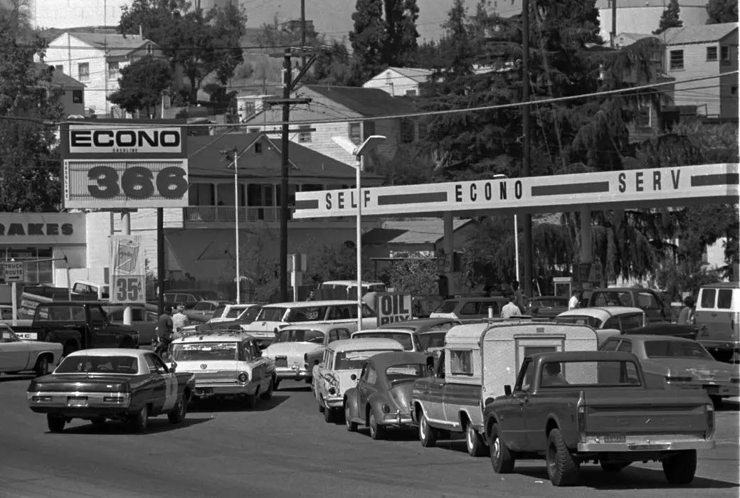 In the midst of the 1973 fuel crunch, vehicles formed a patient line at a Martinez, California gas station on September 21—a vivid reminder of a time when every drop of gasoline truly counted.