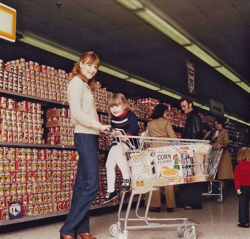 A typical grocery shopping scene in the 1970s.