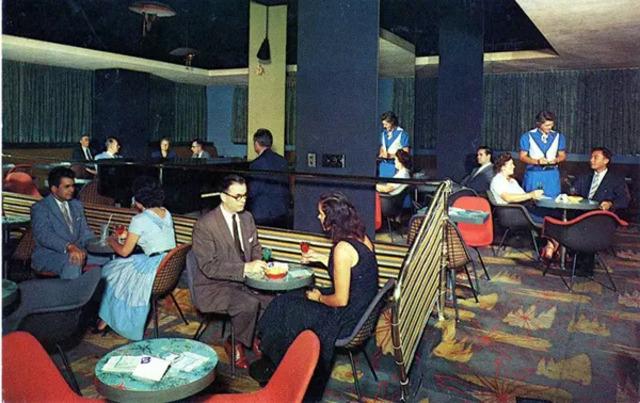 Annapolis Hotel Manager Cocktail Lounge in Washington DC: an exclusive, upscale spot for cocktail enthusiasts.