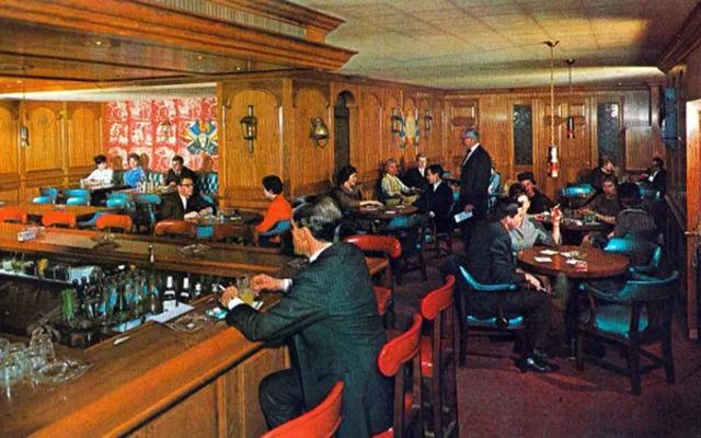 Coq d'Or Cocktail Lounge at the Drake Hotel in Chicago: Chicago’s iconic, luxurious cocktail bar.