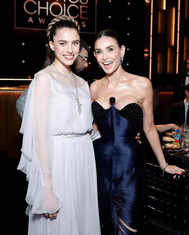 Demi Moore, wearing the navy gown, poses with her daughter at the People's Choice Awards, radiating beauty and grace.