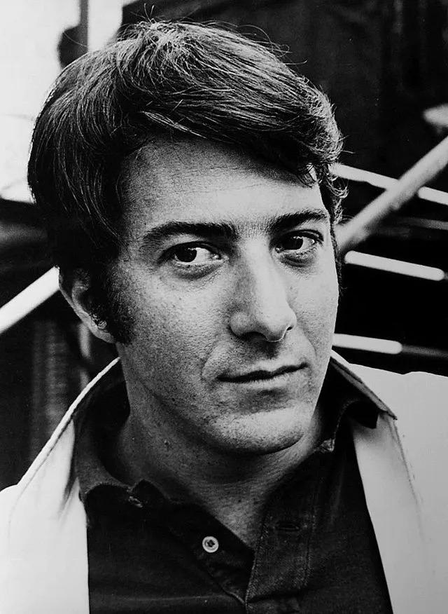 Dustin Hoffman in Black and White – A classic black-and-white portrait of Dustin Hoffman, radiating vintage charm.