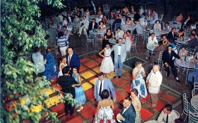 Eastern Slope Inn in North Conway, New Hampshire: where cozy drinks meet mountain views.