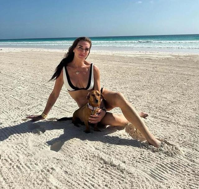 In one of the photos, she’s pictured with an adorable dog, which only added to the sweetness of the moment