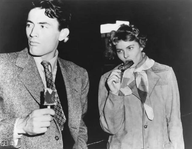 Ingrid Bergman and Gregory Peck at the Oscars – Ingrid Bergman and Gregory Peck share an elegant moment at the Oscars.