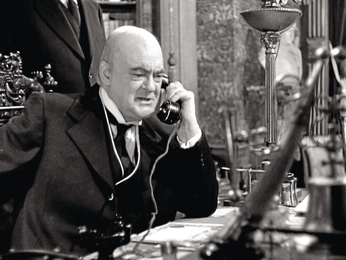 Lionel Barrymore’s portrayal of the villainous Mr. Potter, a greedy and heartless man determined to ruin George Bailey’s life, is another standout performance.