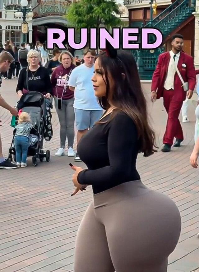 The 27-year-old model revealed that visitors at the park mocked her and gave her disapproving looks.