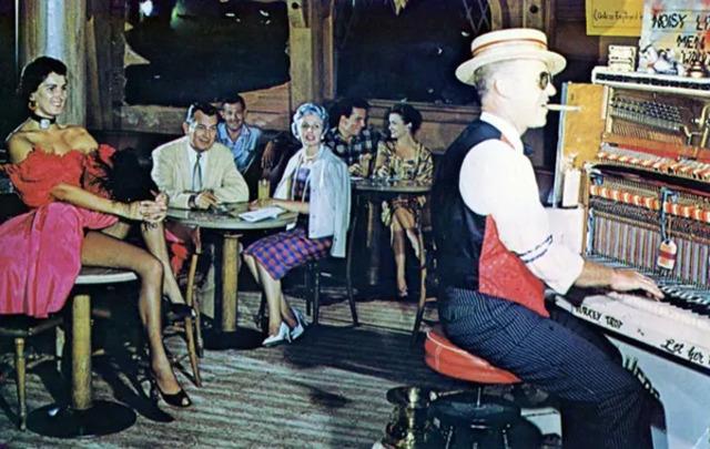 The Bob Darch Bonanza Room at Escape Hotel in Fort Lauderdale: a place where the drinks flow as smoothly as the conversation.