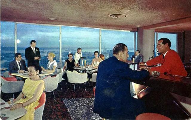 The Starlite Roof at El Cortez Hotel in San Diego: rooftop drinks with a view to remember.