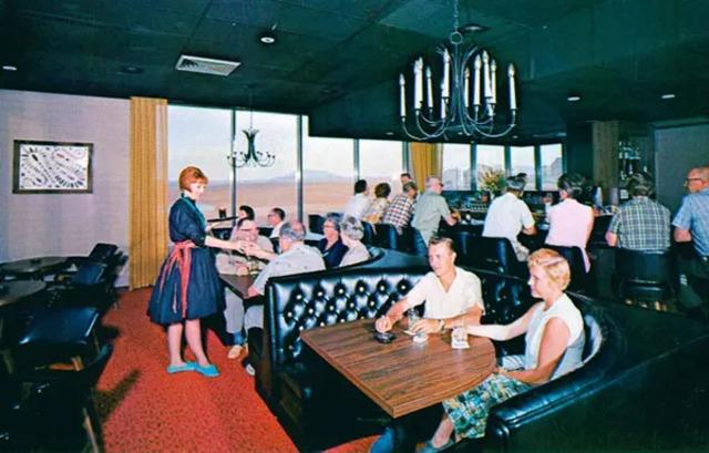 The Wahweap Lodge in Page, Arizona: where stunning views and great drinks go hand in hand.