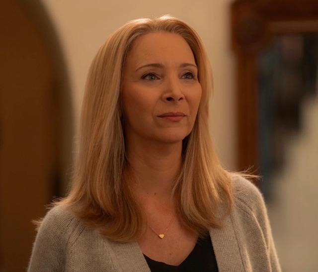 Udrow’s commitment to aging naturally challenges Hollywood’s obsession with perpetual youth, making a bold statement in an industry that values youthful perfection over authenticity.