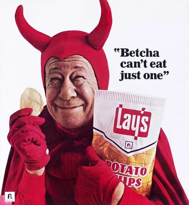 Bert Lahr, The Wizard of Oz legend, promoting Lay’s potato chips—iconic and unforgettable.