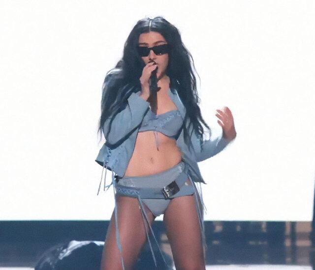 Charli XCX’s wild performance cut short by a commercial break, leaving viewers frustrated and questioning the show’s handling of live events.