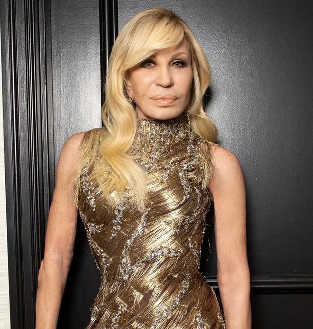 Donatella’s appearance at the 2025 Met Gala was more than just a fashionable night—it marked a moment of reinvention
