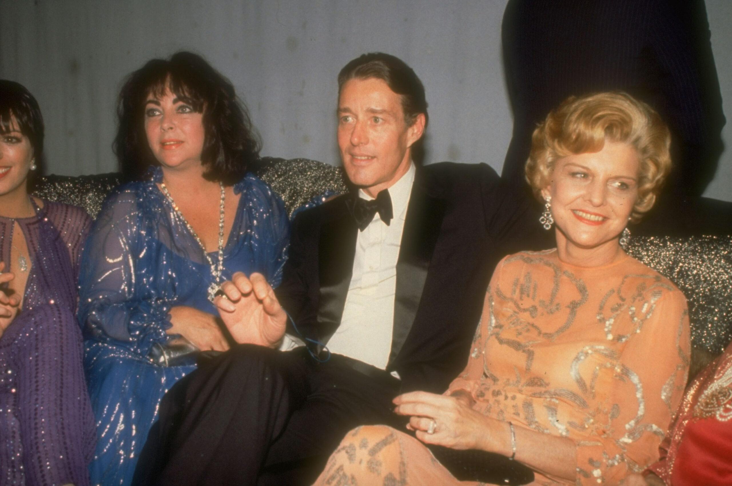 Elizabeth Taylor, Betty Ford, Liza Minnelli, and Halston—an iconic gathering of glam and power, where fashion met Hollywood royalty.
