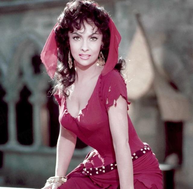 Gina Lollobrigida outsmarted the powerful Howard Hughes, avoiding his attempt to control her career with his manipulative ways.
