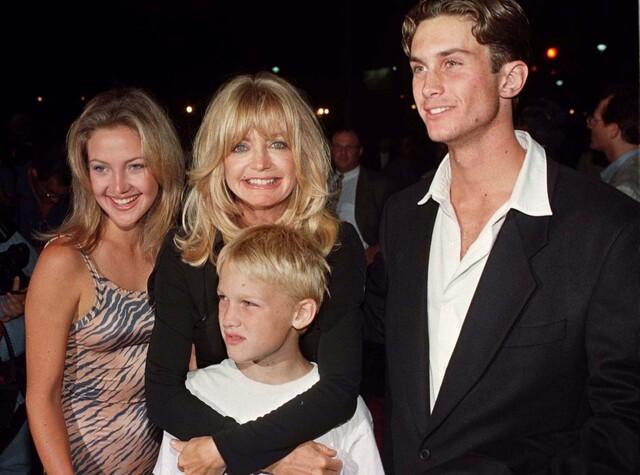 Goldie Hawn with her family