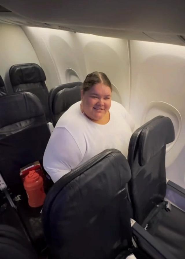 In her viral TikTok, Jae’lynn highlighted the issue of shrinking seats, which make flying uncomfortable for those who need more space.