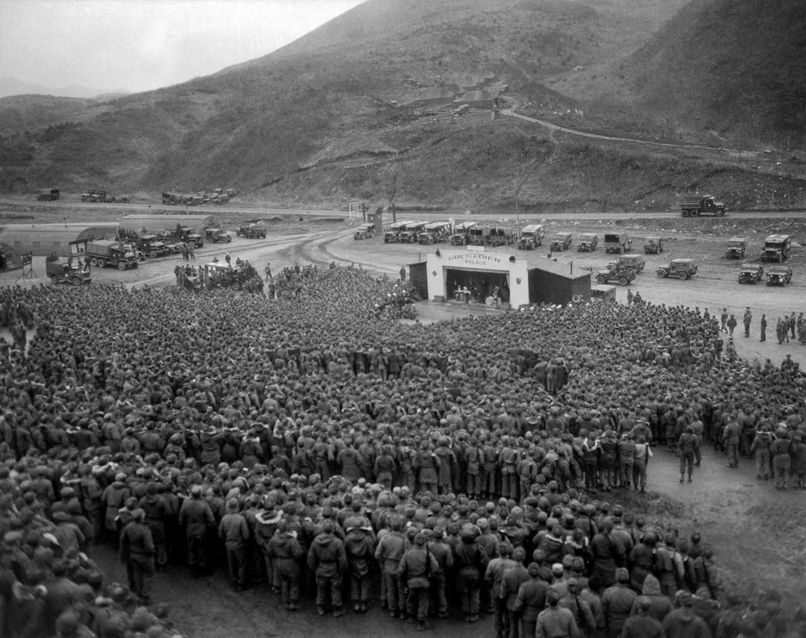 It was impossible to miss her—everyone wanted to witness the iconic star of Hollywood in person.