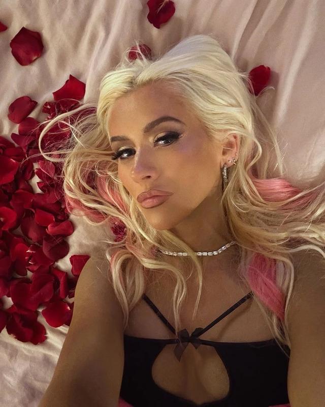 It’s not just about looking good—Aguilera’s transformation reflects her personal growth and ability to adapt while maintaining her authenticity