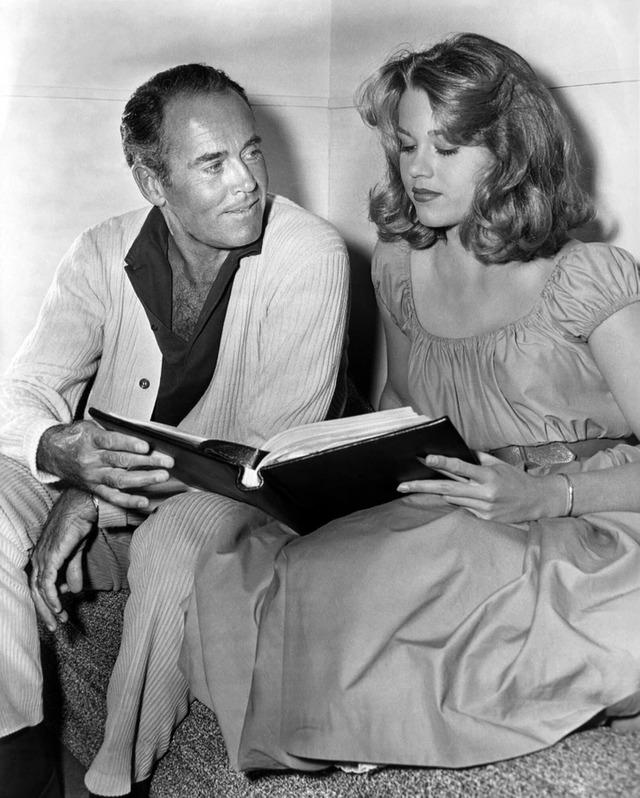 Jane Fonda’s relationship with her father, Henry Fonda, was distant and devoid of warmth, leaving lasting emotional challenges for her.