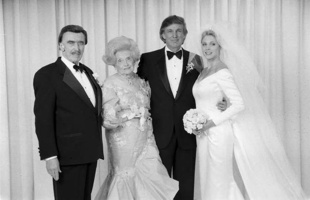 Mary Anne MacLeod Trump and her husband at Donald Trump’s wedding to Marla Maples on December 20, 1993, marking a significant moment for the family.