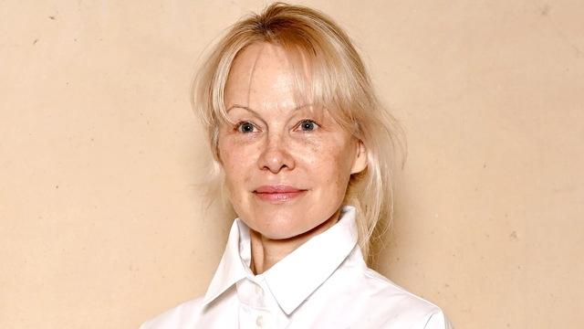 Pamela shared that since Alexis’s death, she felt a natural inclination to reduce makeup use, finding a newfound freedom in embracing her skin as it is.