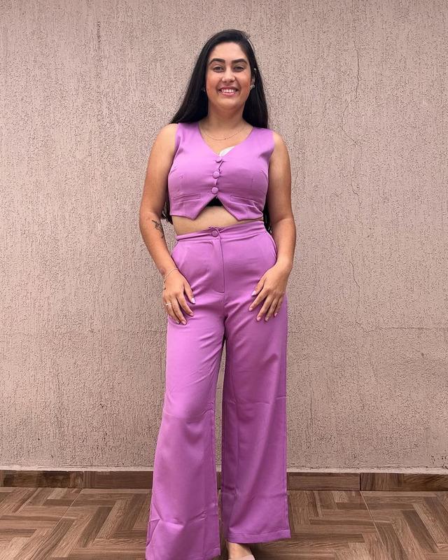 Thaynara’s story is part of a growing movement of women publicly sharing their breast reduction journeys.