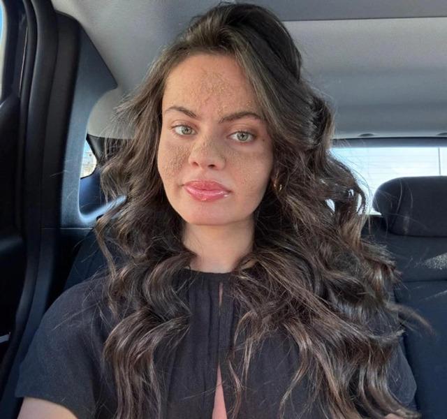 Tia sharing her experience with the no-wash method in a candid TikTok video.