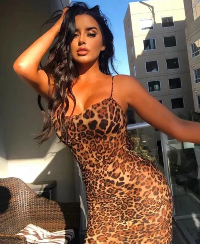 Abi’s genuine commitment to wellness shines through her honest, accessible fitness tips, workouts, and nutrition advice without unrealistic ideals.