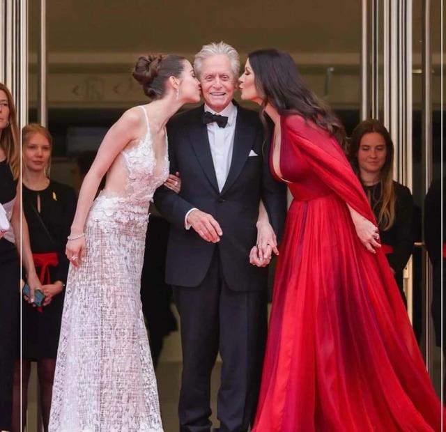As one of Hollywood’s most enduring couples, Catherine Zeta-Jones and Michael Douglas continue to captivate fans worldwide.