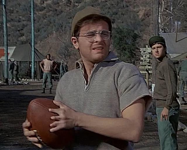 Gary Burghoff’s Shortened Fingers: Concealing Poland Syndrome on Screen