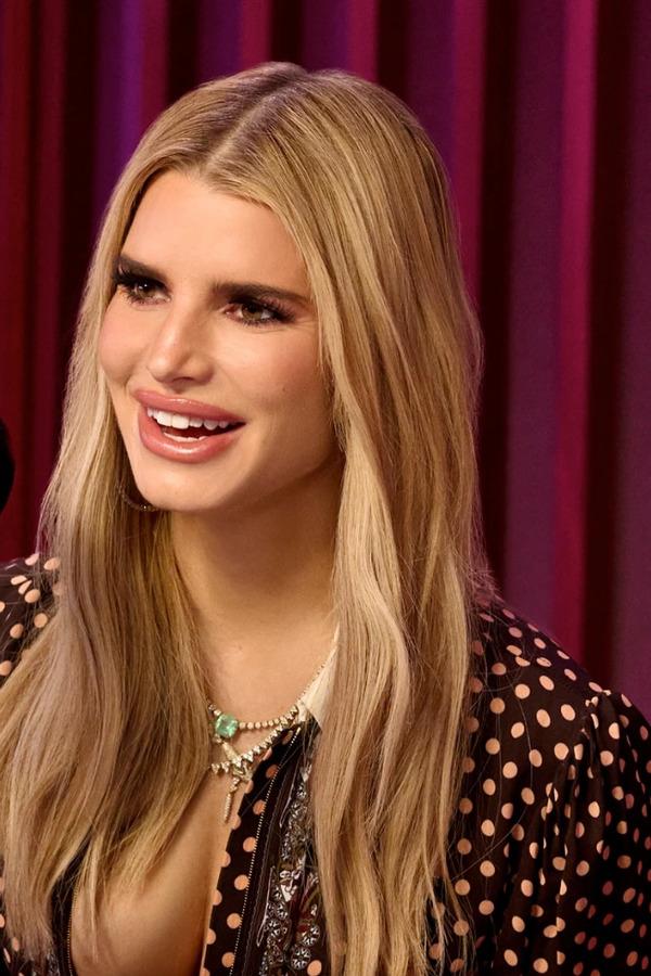 Her viral photo raised eyebrows—and questions. Is this Jessica’s boldest transformation yet?