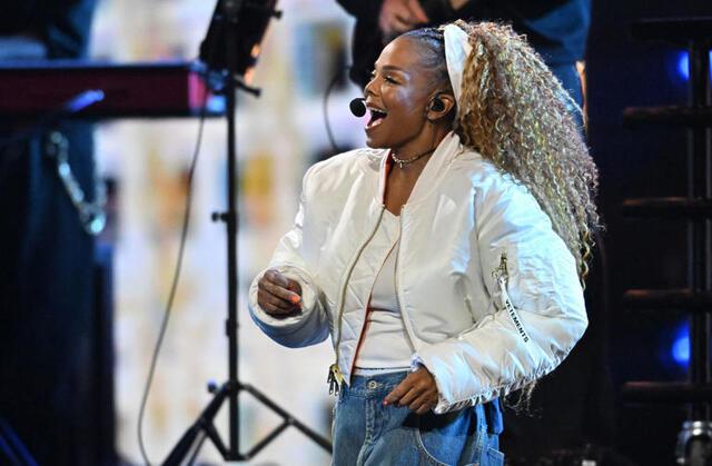 Janet Jackson’s return to the AMA stage after seven years was nothing short of spectacular. 