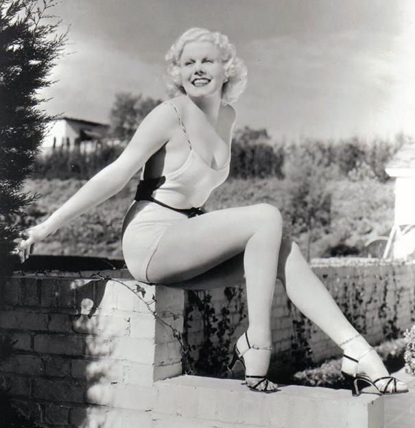 Jean Harlow: The Glamour of the 1930s
