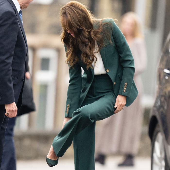 Kate Middleton’s Trouser Suit Gets Stuck in Her Shoes