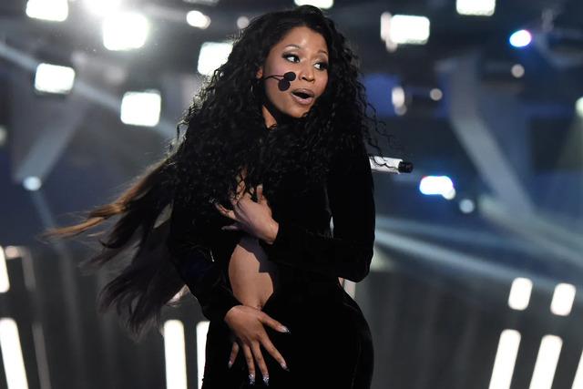 Nicki Minaj’s Onstage Wardrobe Surprise: Turning a Fail into a Performance Moment