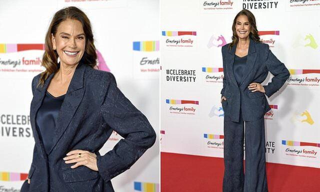 Teri Hatcher wore a floral-patterned navy suit that perfectly balanced elegance and modern flair