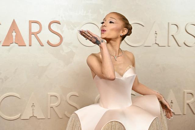 Ariana Grande: Growing Up in the Spotlight with a Supportive Family